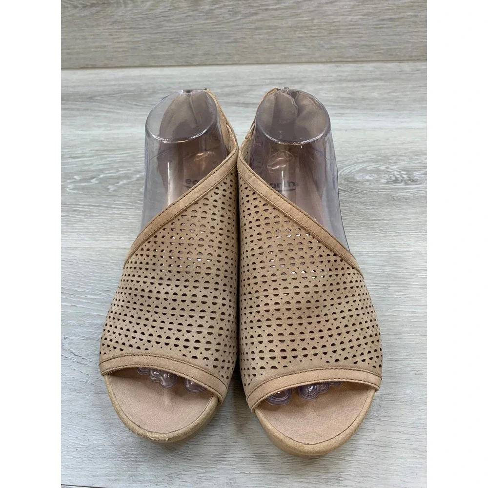 Earth Women's Sandals Beige Suede Perforated Wedge 8 Peep Toe Zip Shoes